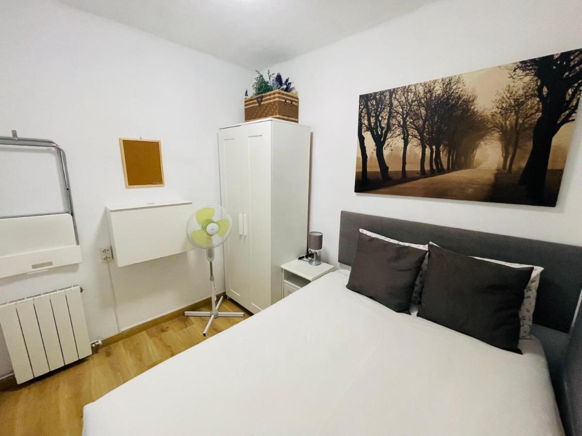 Beach Apartment Barca 6 ซานต์อาเตรียเดเบซอซ ภายนอก รูปภาพ
