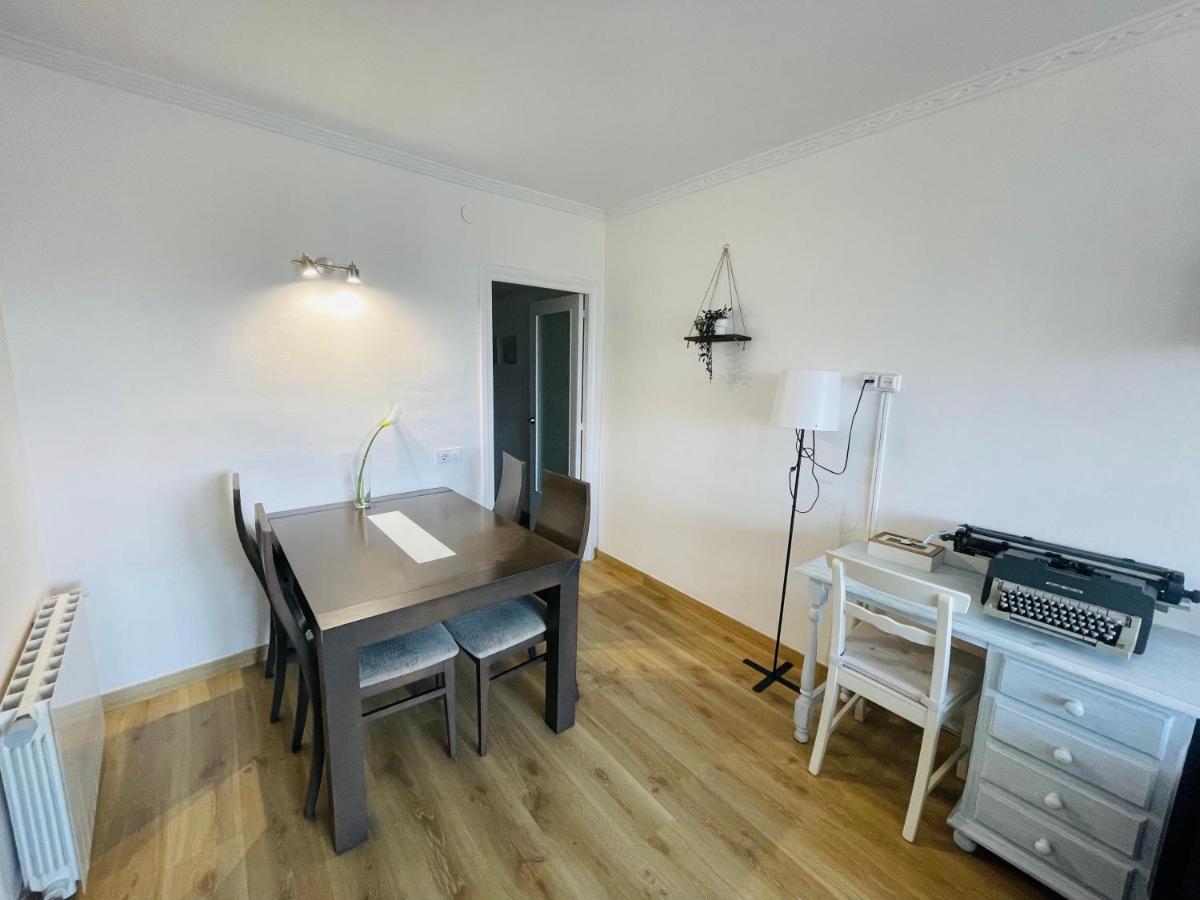Beach Apartment Barca 6 ซานต์อาเตรียเดเบซอซ ภายนอก รูปภาพ